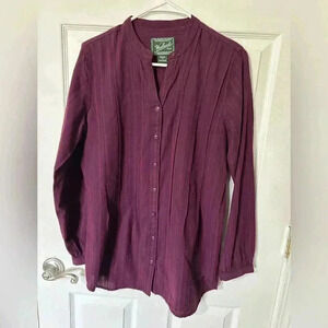 Woolrich Dark Purple Casual button-up blouse. Size Medium. Subtle ribbing/stripe